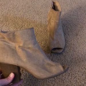 Heel open toe bootie